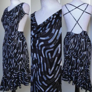 y2k klänning - storlek: passar S och M. mycket bra skick. möts i stockholm eller fraktar 🖤 meddela mig om du vill köpa 🎀