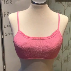 Rosa bikini överdel  - Rosa bikini överdel med uttagbara ilägg och justerbara band från new yorker