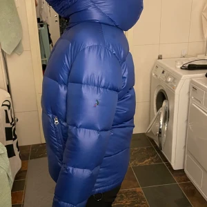 Boomerang jacka - Nypris 4500kr Ett igen sytt hål annars felfri. Vid eventuella frågor är det bara att höra av sig 
