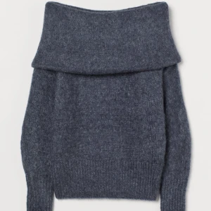 Off shouder tröja- helt ny - Helt ny off shouder tröja från H&M. Den har inte kommit till användning. Nypris 299