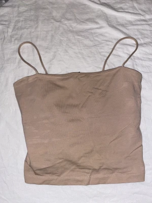 Linne från Ginatricot  - Ett vanligt linne från ginatricot i färgen beige. Storlek S. Pris kan diskuteras!