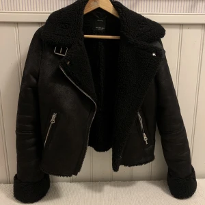 Jacka från Bershka  - Jacka från Bershka i storlek S, inga defekter