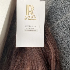 Tape in löshår  - 2.3 chocolate Brown 50 cm löshår från rapunzel. Har tre paket, helt oanvända. Pris går att diskutera vid snabb affär
