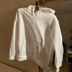 Hoodie - Helt nytt skick, endast provad en gång.