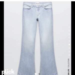 Ett par low waist jeans boot cat frpn zara som säljs för att dom inte kommer till användning. Använt 2 gånger. Bra kvalite snygga sköna sitter bra💓