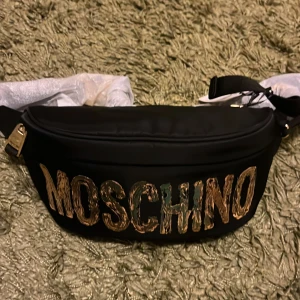Moschino väska - Fick present kostar 6k i zalando Säljer för 3.5