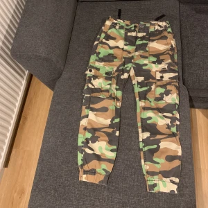 Byxor  - Storlek: 36 Skick: bra 