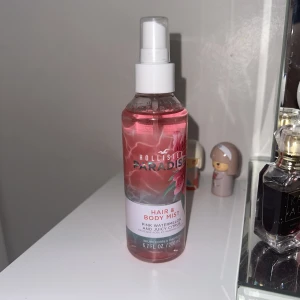 Hollister bodymist  - Säljer denna bodymisten från hollister. Väldigt lite använd. En fräsch ungdomlig sommardoft 🍉