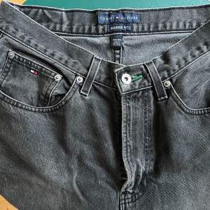 Tommy Hilfiger Baggy jeans   Stl 31/30 Baggy på tjej som vanligtvis har storlek 27 i Waist på jeans