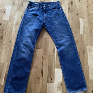 Levis 551 - Knappt använda, passar bra
