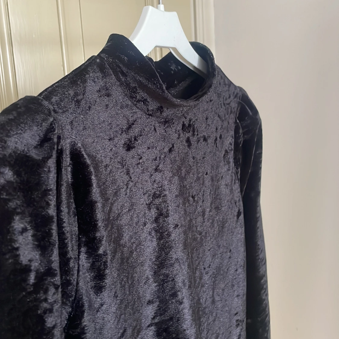 Svart tröja från Gina tricot  - 90