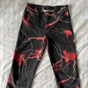 OUTSOLD LIGHTING PANTS FROM JADED LONDON, UNISEX, BAGGY FIT, NO DEFECTS, WORN COUPLE TIMES WITH CARE. BOUGHT FOR 90 €