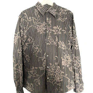 Retro Henleys long sleeved shirt  - A black vintage shirt from the 90’s, in great condition! 