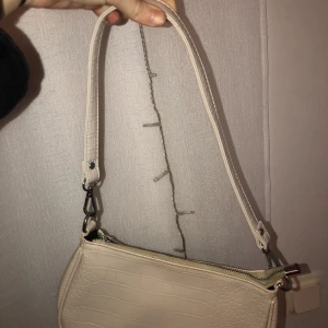 Väska - jättesöt väska från Gina tricot 💜