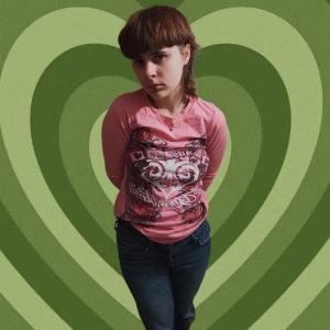 Rosa y2k tröja - Rosa Karoo tröja från 2000 ungefär (ärvd från min syster) På trycket står det "look is a gamble" (tror jag haha) Den är i fint skick, bara inte min stil helt enkelt. Står M men jag skulle nog säga S-M