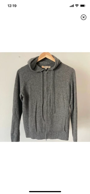 Kashmir tröja  - Superfint Kashmir hoodie i superbra skick, jättefin till våren ❤️❤️❤️