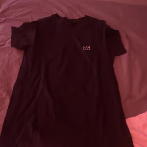 Hov1 tröja  - Säljer denna montague tröja som jag fick på deras cirkus montague touren