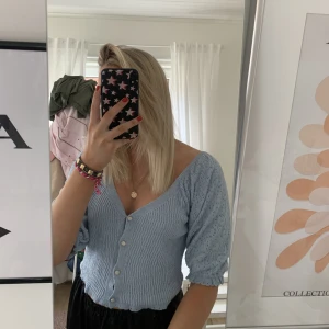 Nelly tröja - Jättefin tröja med knappar i storlek S, nyskick!