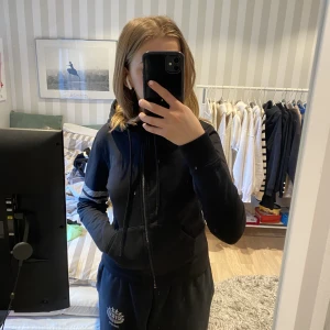 Stronger kofta - En jätte fin stronger kofta som ör för lite för mig💗