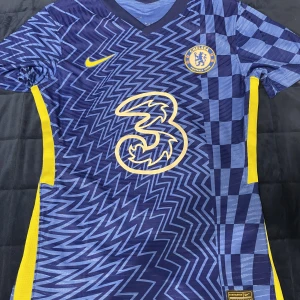 Chelsea tröja - En helt ny Chelsea tröja från förra årets släpp. Fri frakt