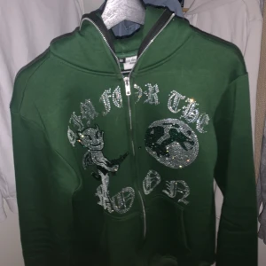 Aim for the moon  - Säljer min aim for the moon i storleken m i bra skick. 