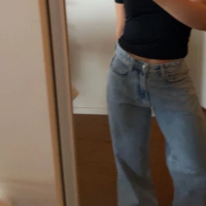 Jeans  - Använda 2 gånger ish. Strl 34/36 oversize.