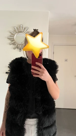 Päls väst - Säljer min päls väst använd några gånger! Fake päls. 