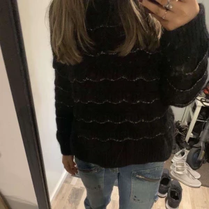 Zara topp - Supersnygg zara tröja som är helt slutsåld överallt!💗 Tröjan är i storlek M men passar jätte bra på S också.