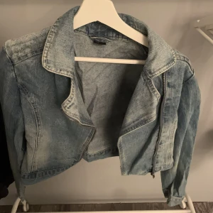 jeansjacka - tunn jeansjacka till våren/sommaren