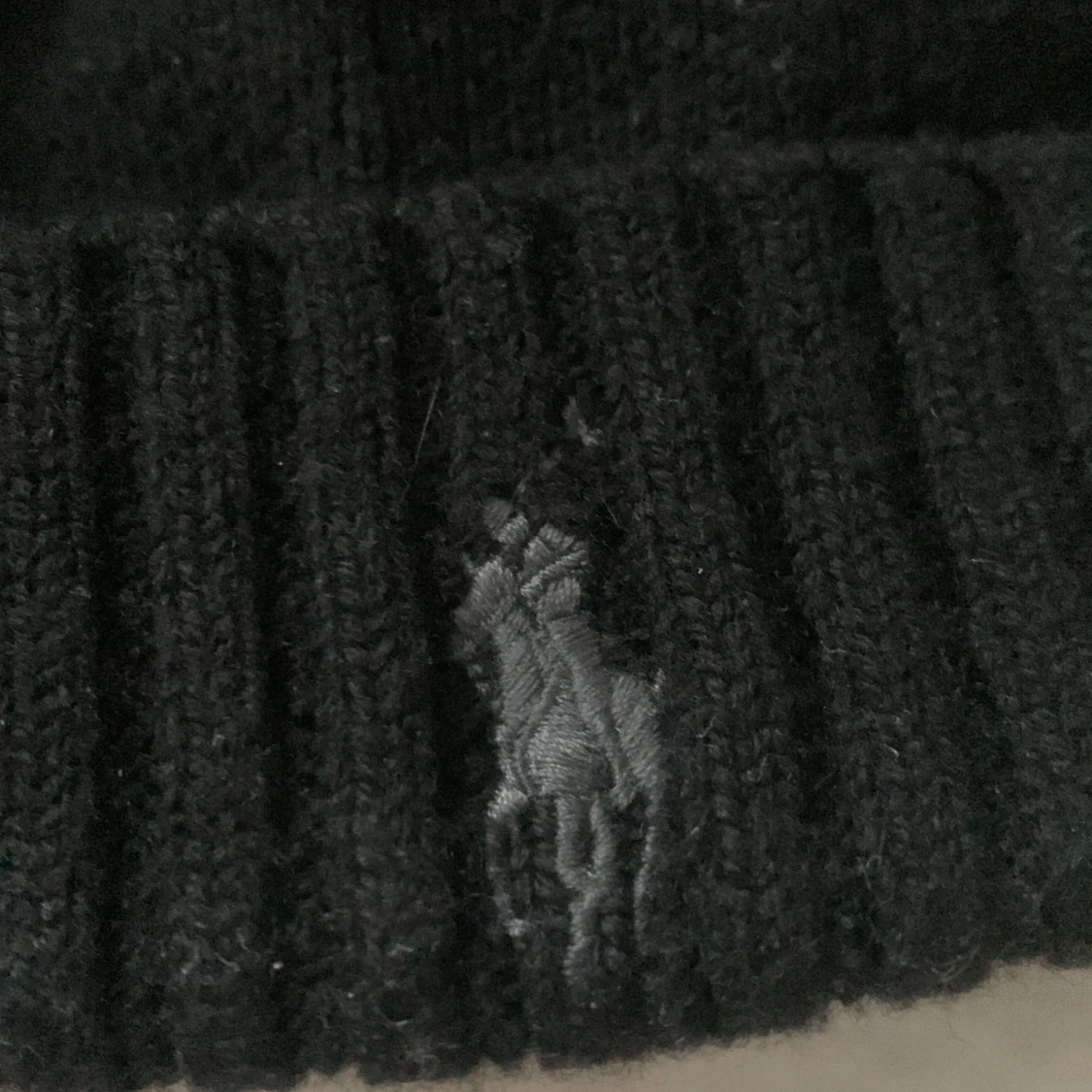 Jag vill bli av med min mössa den är i jätte bra skick och den är äkta👍 - 90