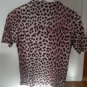 Söt leopard tshirt - Leopard thirt i skönt material ✨Bra skick✨