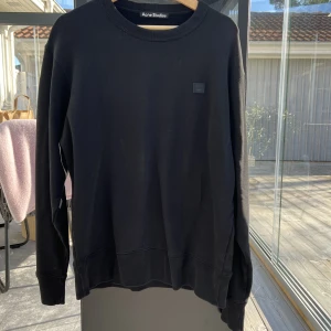 Svart Acne tröja  - Acne tröja svart  Köpt Zoo village Storlek M