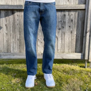 Vintage Levis  - Vintage Levis 505 Utmärkt skick, men byxorna är inkortade 1-2 cm. 