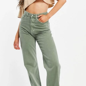 Drdenim jeans i grönt  - Aldrig använda, så väldigt bra skick. Lite mindre i storleken men de töjer troligtvis sig när man använder dom :)
