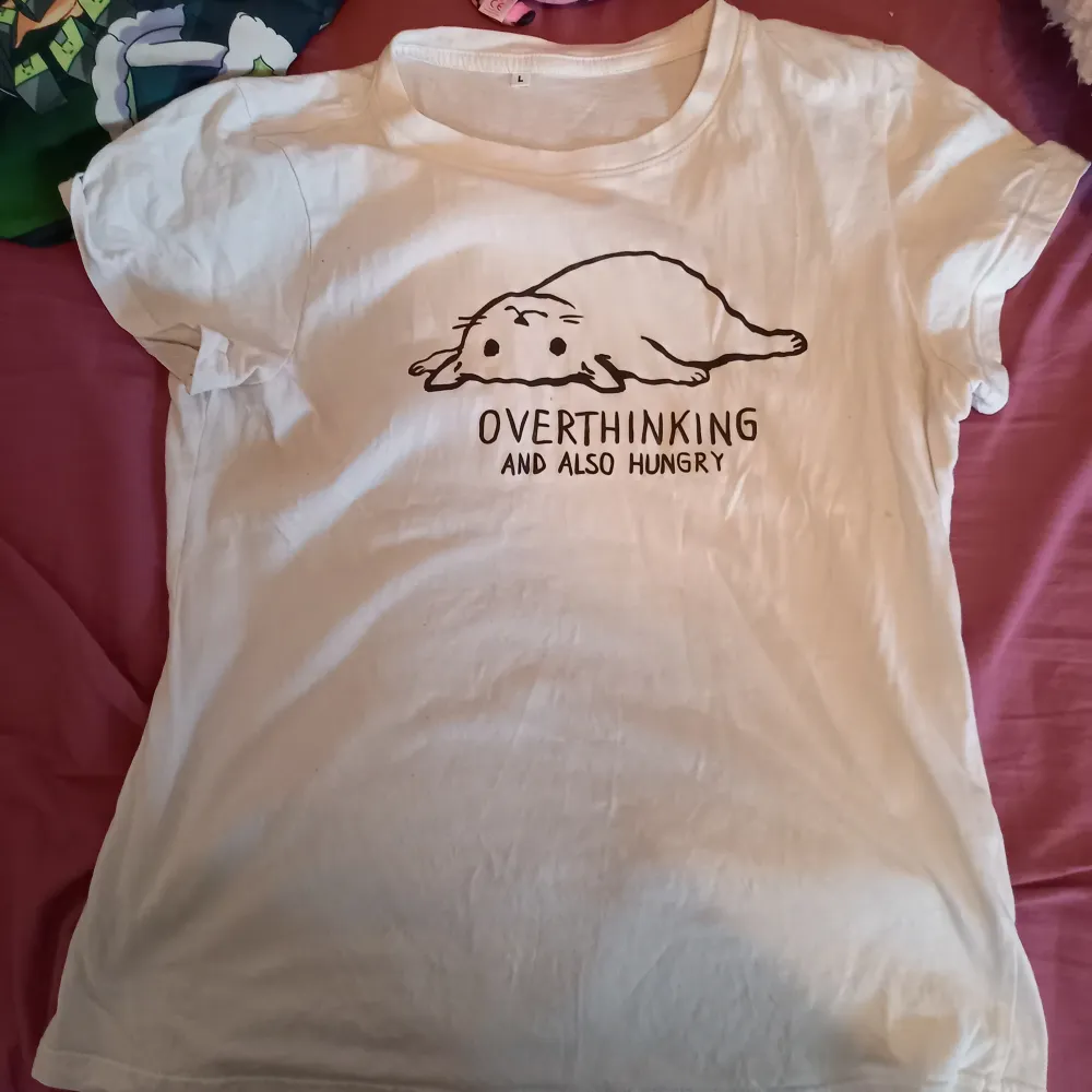 Linnet fint men nopprigt dom andra är i fint skick katt finnas I hemmet. . T-shirts.