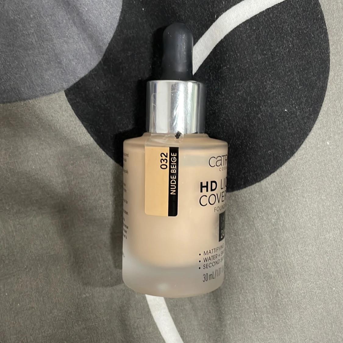 Smink: Catrice foundation  - 91