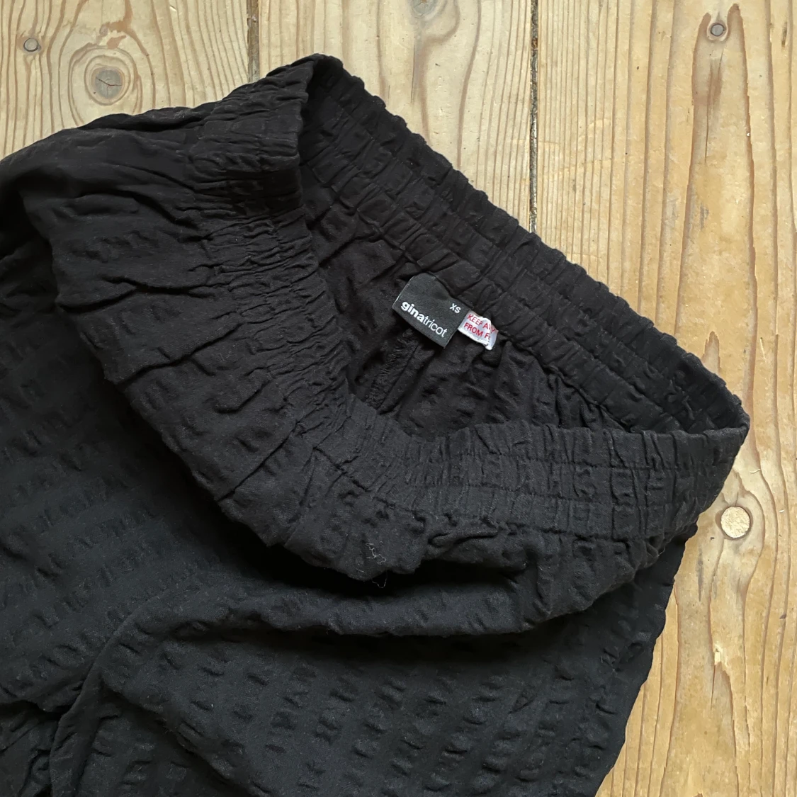 Svarta byxor Gina Tricot - 91