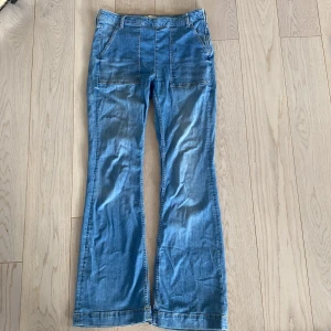 Utsvängda jeans från Gina Trico - Använda