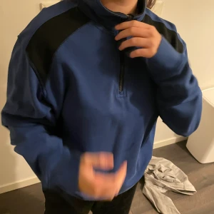 Secondhand  - Köpt secondhand. Jätte fin blå färg 