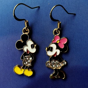 Mimmie och Musse pigg örhängen 💙 - Nickelfria krokar och fri frakt 💙