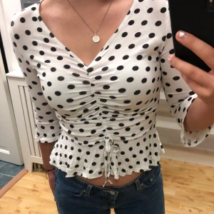 prikig tröja - jag säljer min tröja som är från pretty litle things. Säljer den för att jag inte använder den längre, skriv om ni är intresserade 💕(säljare står ej för frakten)