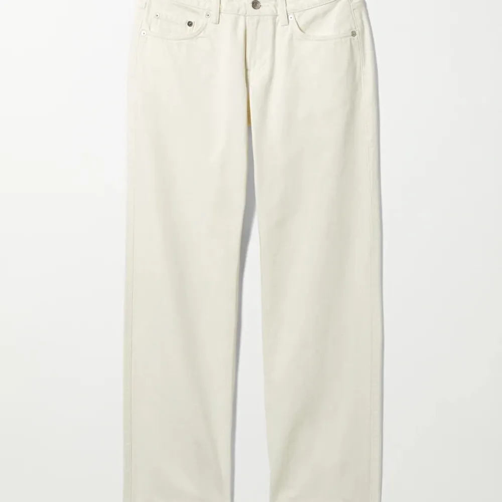 Vita lågmidjade weekday jeans, storlek 23/32. Använd få gånger så fint skick ❤️ pris+frakt . Jeans & Byxor.