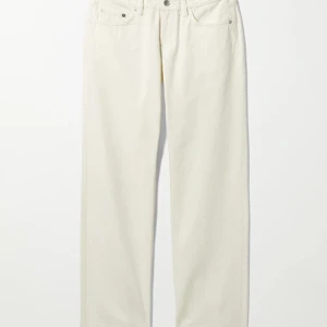 Jeans  - Vita lågmidjade weekday jeans, storlek 23/32. Använd få gånger så fint skick ❤️ pris+frakt 