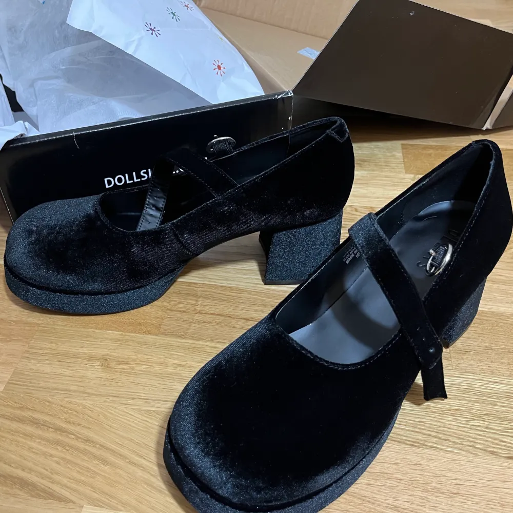 Recess Junkie Mary Janes från Dollskill Aldrig använda bara testade Helt nya  Finns fler bilder på dollskills hemsida samt storleks guide om man skulle behöva det  Storlek:US 10 Kostar 1080kr på hemsidan  Pris kan diskuteras . Skor.