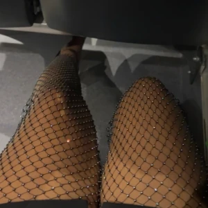 Nät byxor  - Säljer dessa nätbyxor med diamanter på som jag använt en gång sååå himla snyggt men känner att jag aldrig kommer använda det igen då jag redan fått ut outfiten av den som jag hade i huvet. 