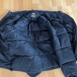 Dickies jacka - Dickies jacka! Använt fåtal gånger, bra skick.