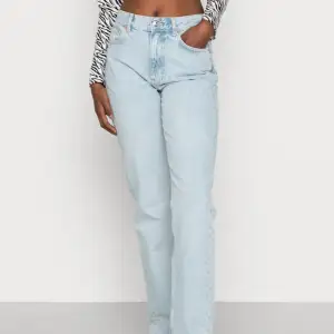 Säljer dessa jeans från Ginatricot i storlek 40, säljs för 200kr (nypris 600kr) 