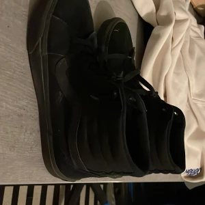 Vans skor  - Använd ibland men passar inte mig längre bra skick sköna skor och rätt så nya vans. 