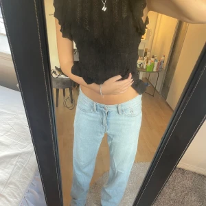 Low waisted jeans - Lågmidjade jeans som jag tyvärr inte längre får användning för. Från H&M och är i jättebra skick! 