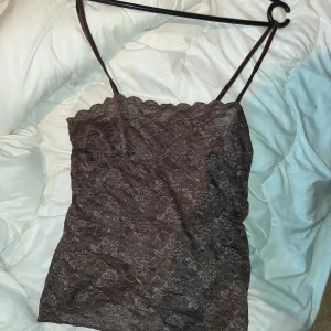 Brun topp - Passar både S och M 
